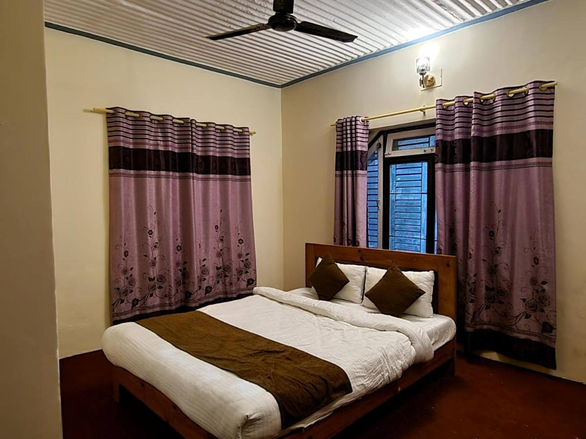 Hostel Dharma Backpackers Pokhara Exterior foto