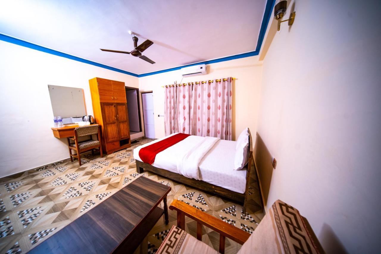 Hostel Dharma Backpackers Pokhara Exterior foto