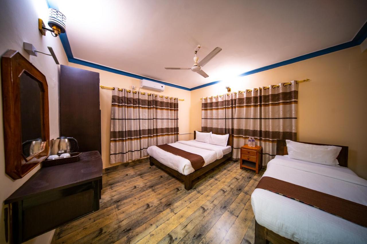 Hostel Dharma Backpackers Pokhara Exterior foto