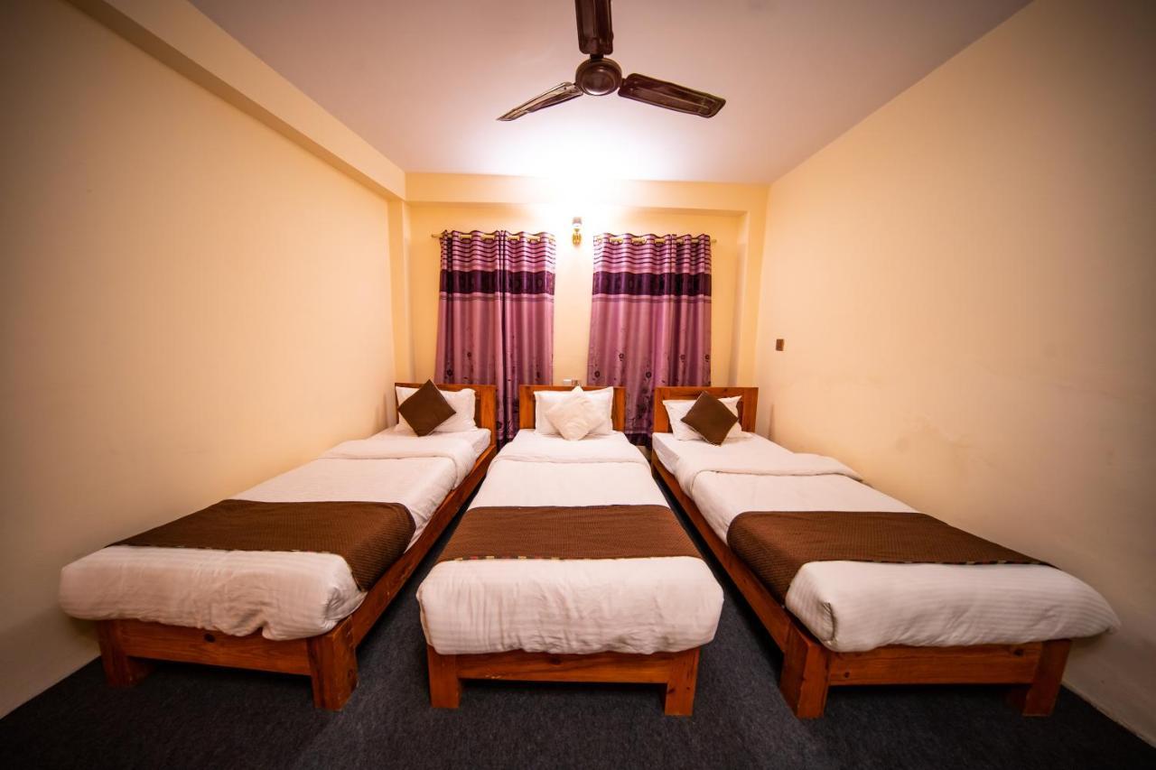Hostel Dharma Backpackers Pokhara Exterior foto