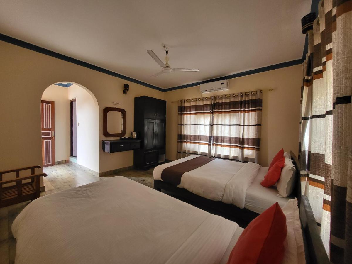 Hostel Dharma Backpackers Pokhara Exterior foto