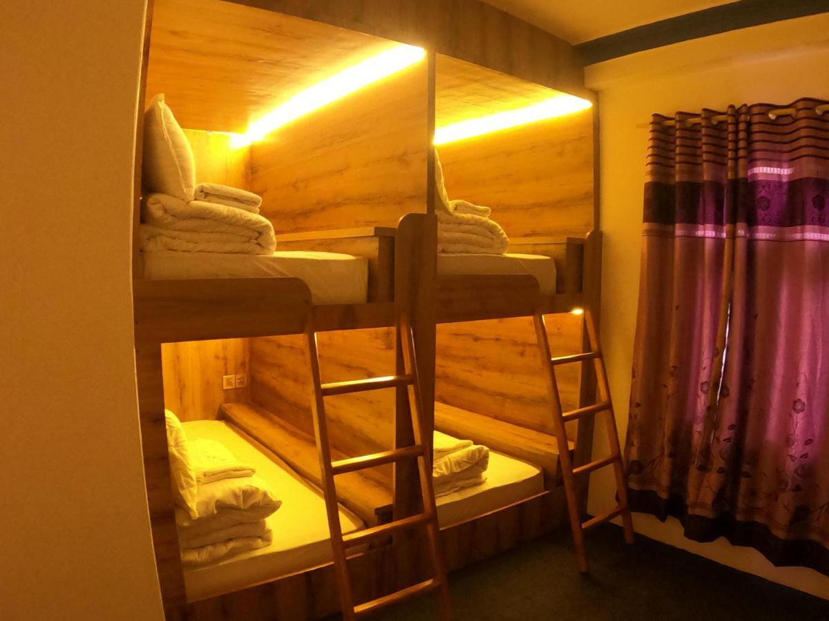 Hostel Dharma Backpackers Pokhara Exterior foto