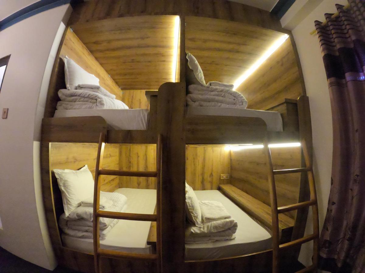 Hostel Dharma Backpackers Pokhara Exterior foto