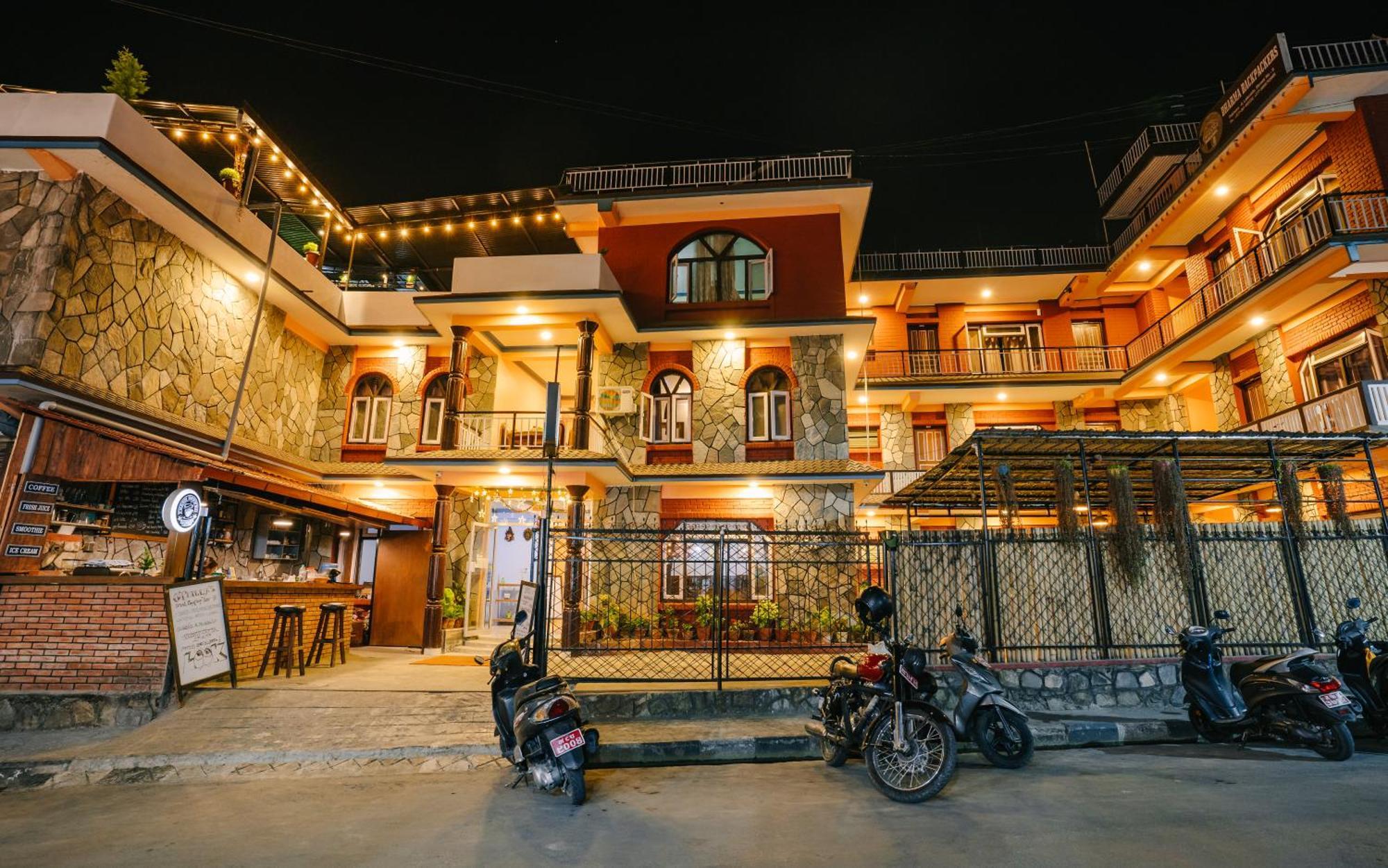 Hostel Dharma Backpackers Pokhara Exterior foto