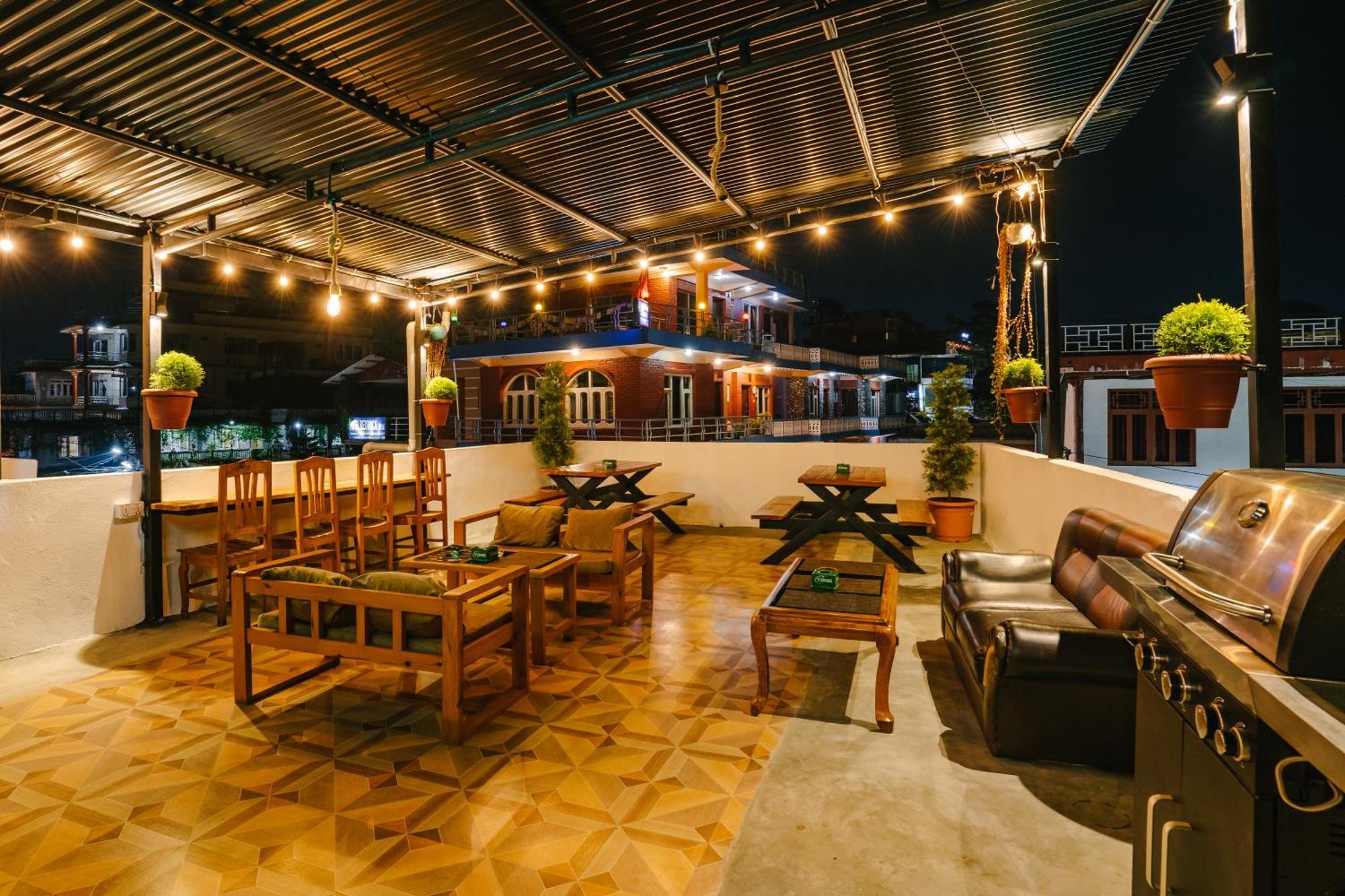 Hostel Dharma Backpackers Pokhara Exterior foto